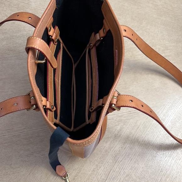 Vintage DOONEY & BOURKE tan canvas tote bag with leather shoulder straps & trim. - Picture 7 of 11